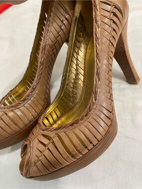 VINTAGE Y2K Guess by Marciano Woven Leather Platform Pumps Brown Peep Toe